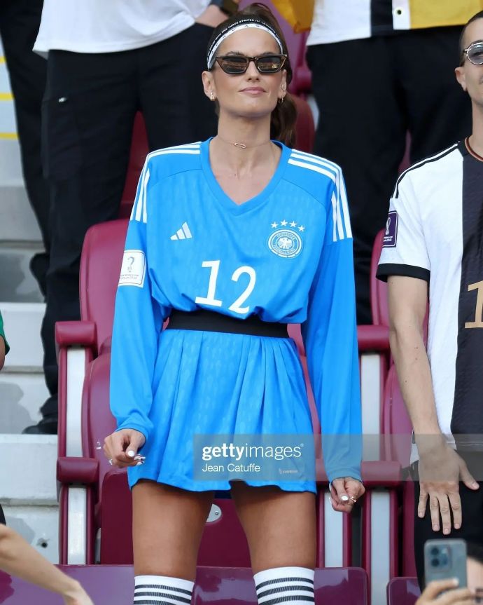 昨天,特拉普的巴西女友izabal goular.