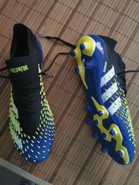 分享意大利门将多纳鲁马的手套