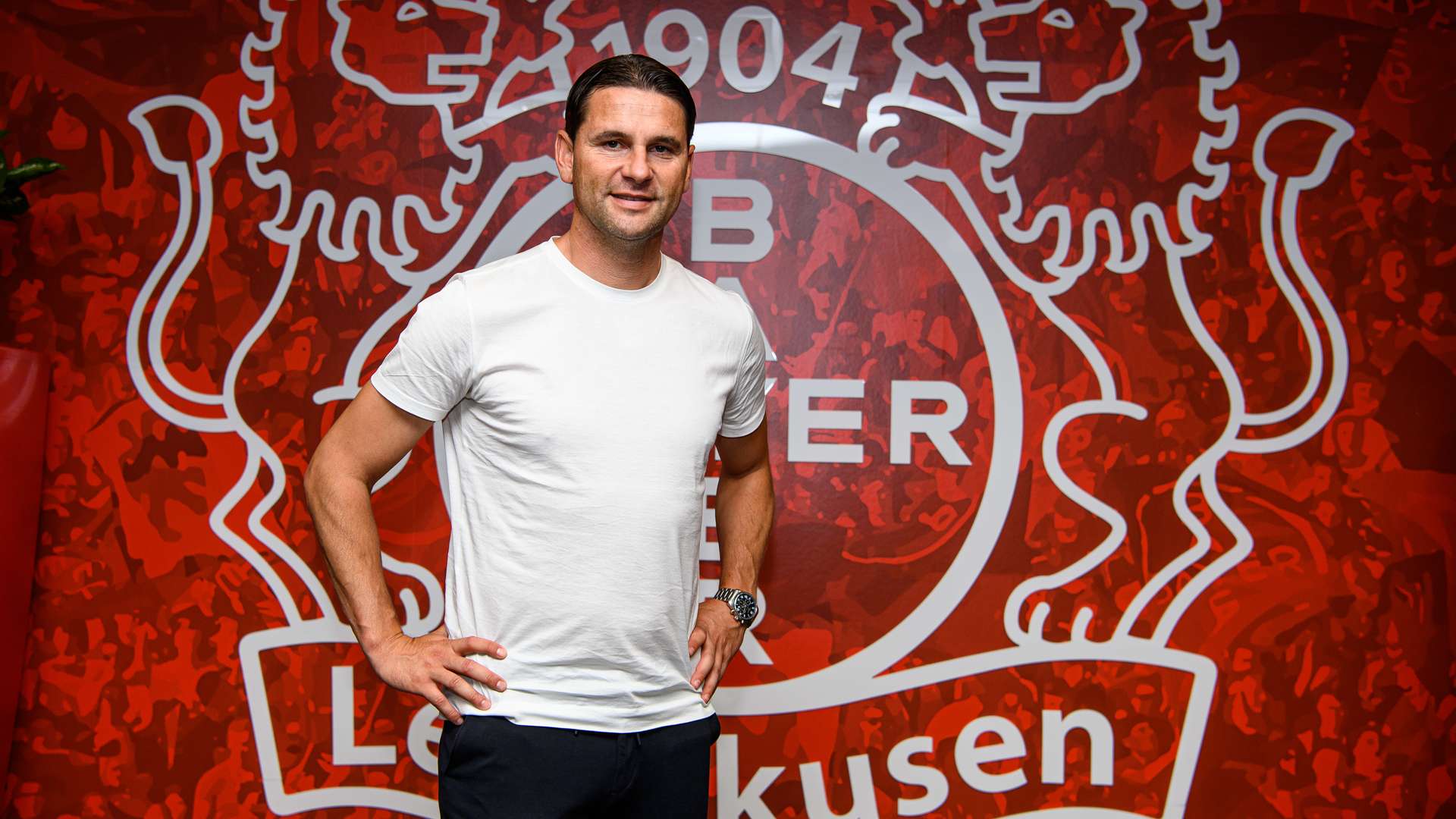 勒沃库森教练团队:队医:paul klein          