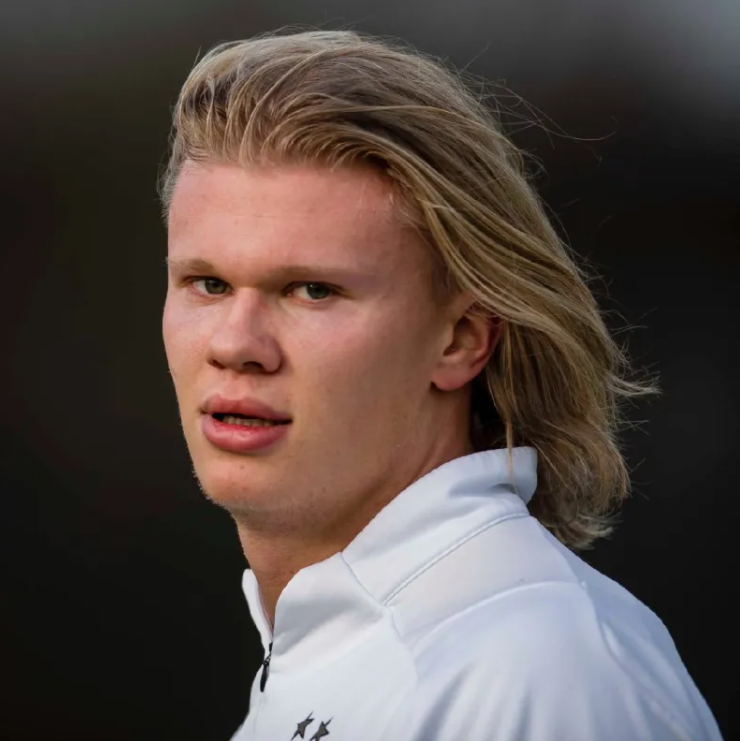 哈兰德放下长发后曼城球迷恳求他签下一款洗发水品牌