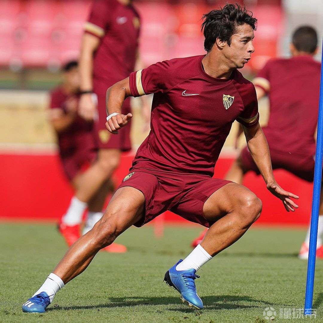 奥利弗托雷斯在参加塞维利亚队的季前训练中上赛