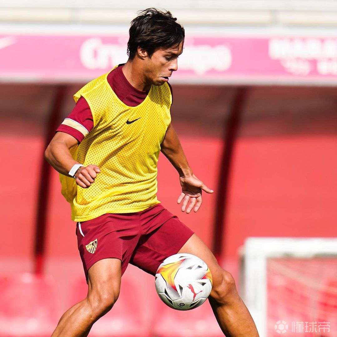 奥利弗托雷斯在参加塞维利亚队的季前训练中上赛