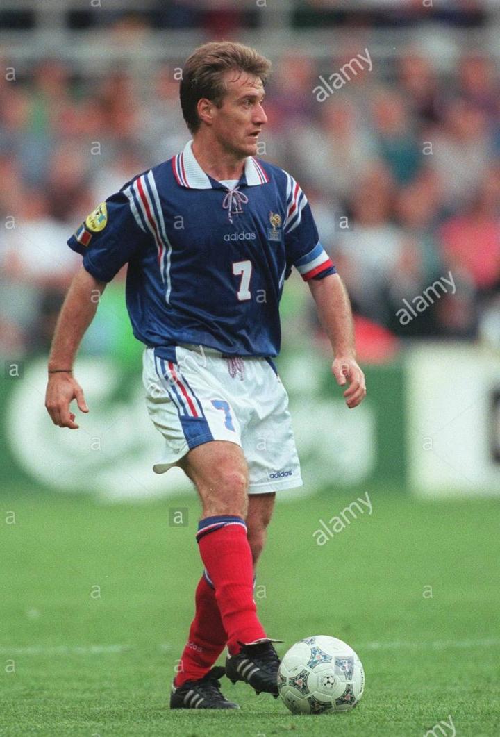 1996年欧锦赛的冠军是德国队,队长是金色轰炸机克林斯曼,德国作为