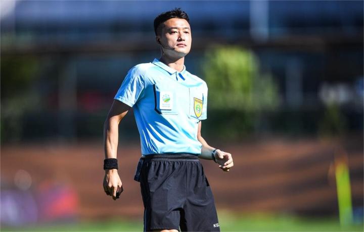 4人首秀顾春含主哨天津海港张晓晨吹重庆铜梁龙对珂缔缘