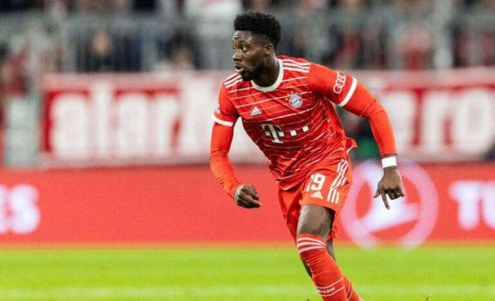 法尔克:阿方索-戴维斯想看皇马是否会报价,拜仁期待续约|拜仁慕尼黑