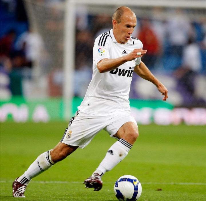 罗本再次宣布退役永远的小飞侠多图再次回顾罗本生涯