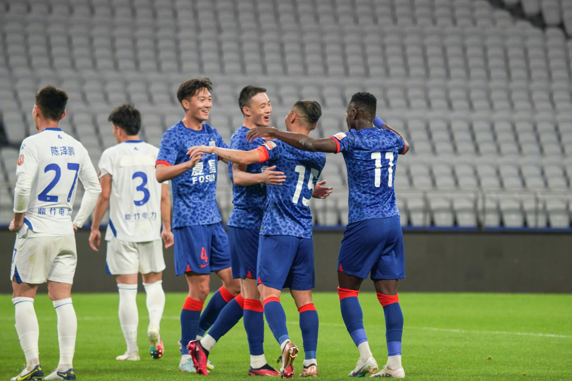 吴曦改穿15号上海申花热身21南京城市将战山东泰山