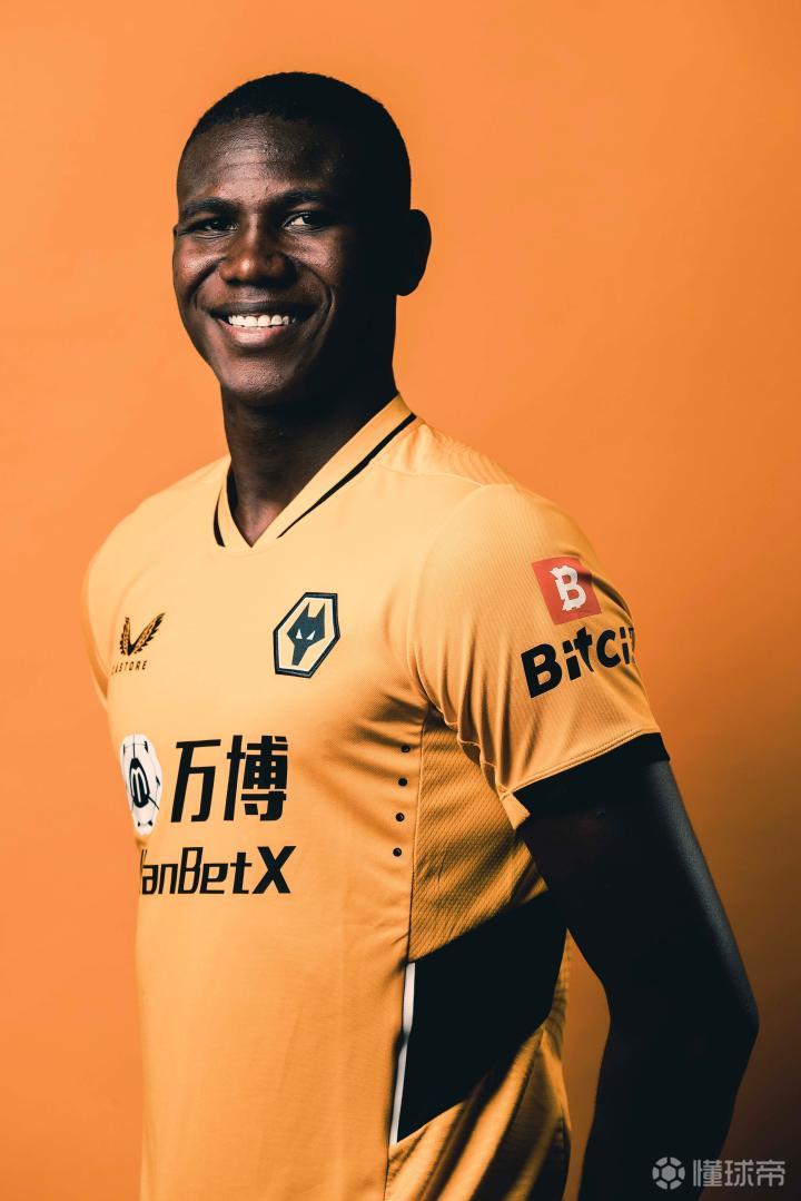 两名新援首次穿上狼队球衣