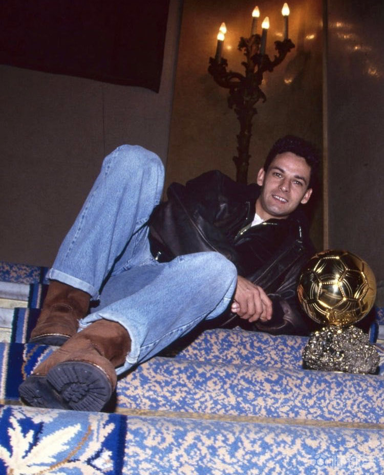 老照片丨罗伯特·巴乔与金球奖合影!网友:你可以拒.