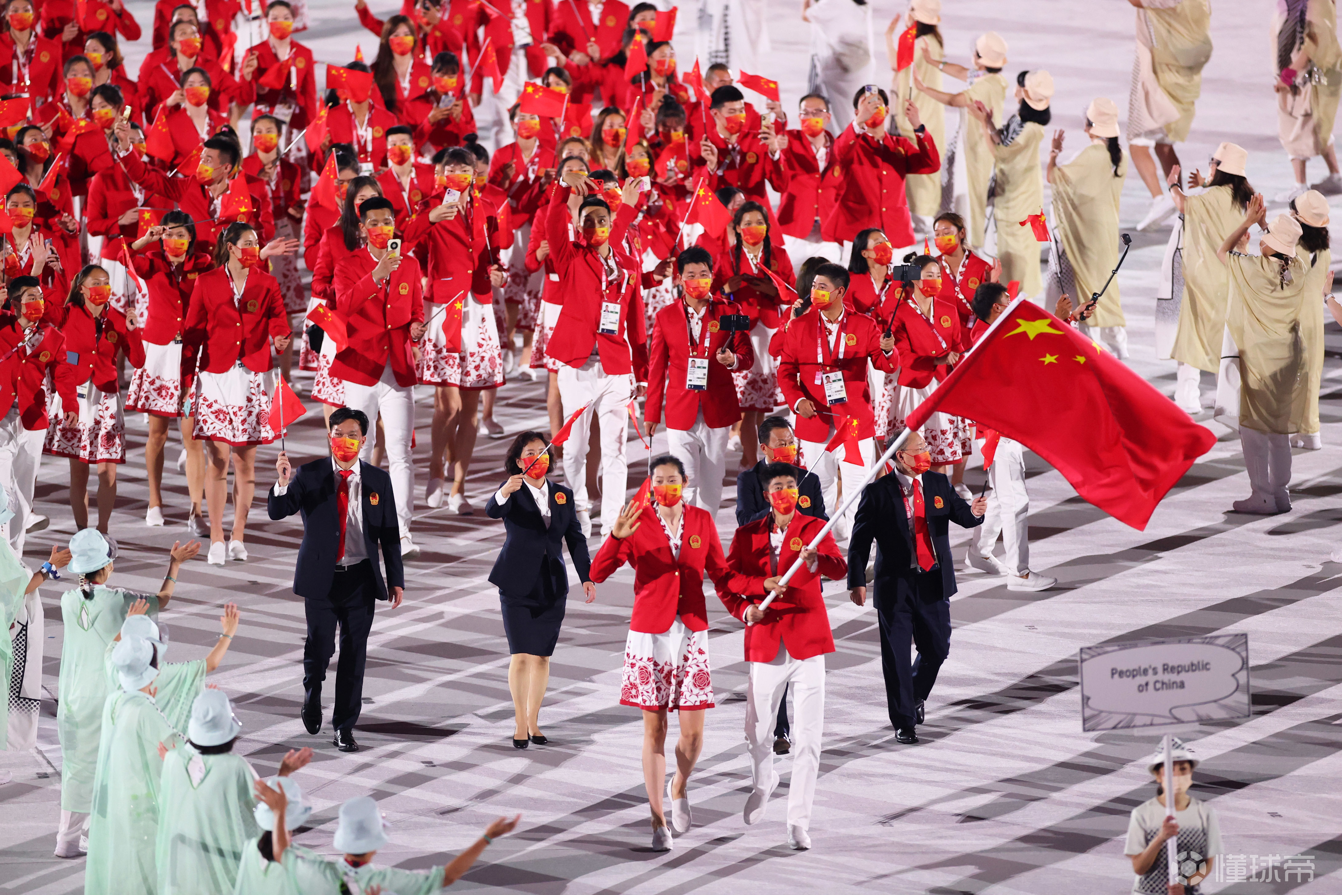 飒帅多图回顾中国奥运代表团开幕式入场瞬间