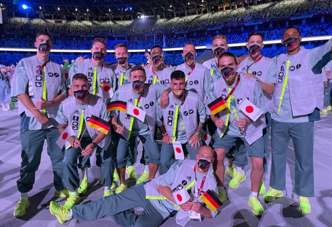 德国国奥队参加东京奥运会开幕式我们为此骄傲