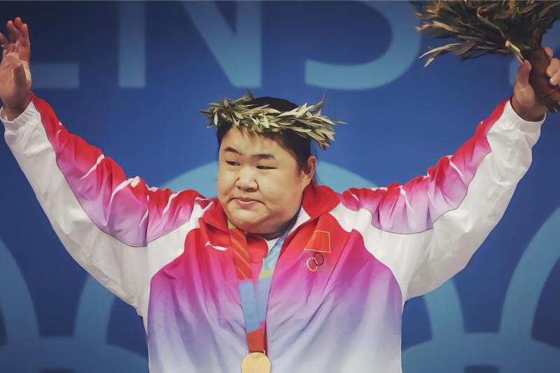雅典奥运会女子75公斤以上级举重决赛,唐功红面对主要竞争对手韩国