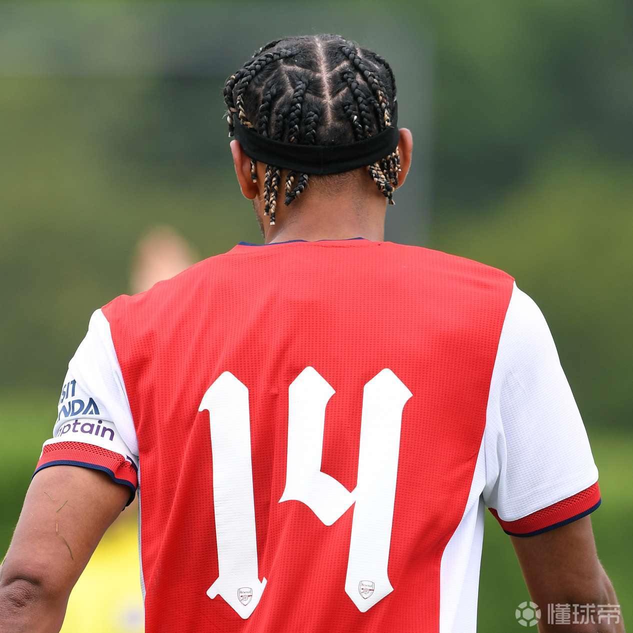 奥巴梅扬的新发型