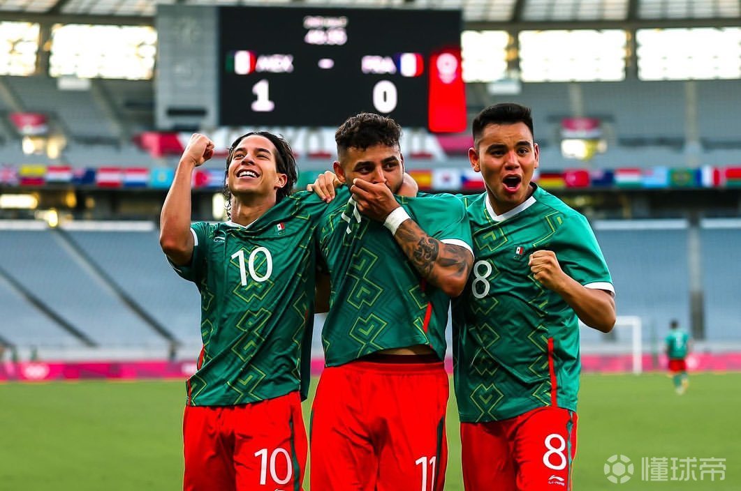 奥运赛场上的中国品牌球衣墨西哥国奥队身穿李宁球