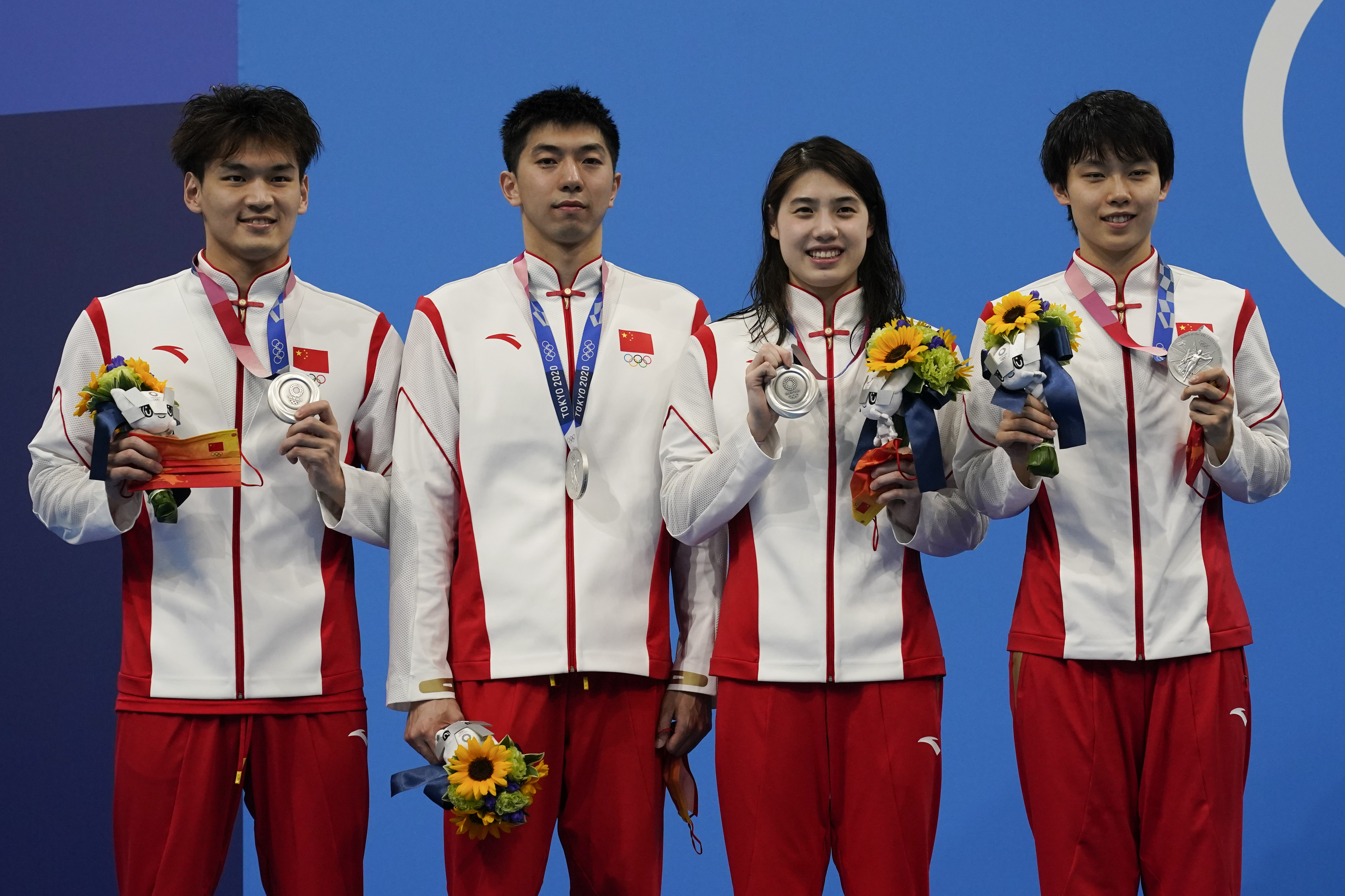 中国游泳队获得3金2银1铜收官,接力赛首次夺冠