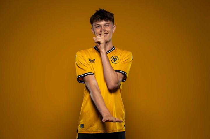 上周，两名15岁小狼埃米利奥·巴拉德 马修斯（边