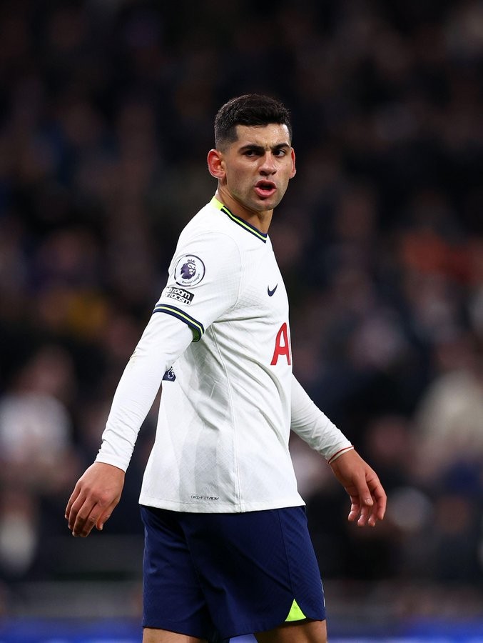 本赛季,罗梅罗代表热刺出场19次,其中18次首发.