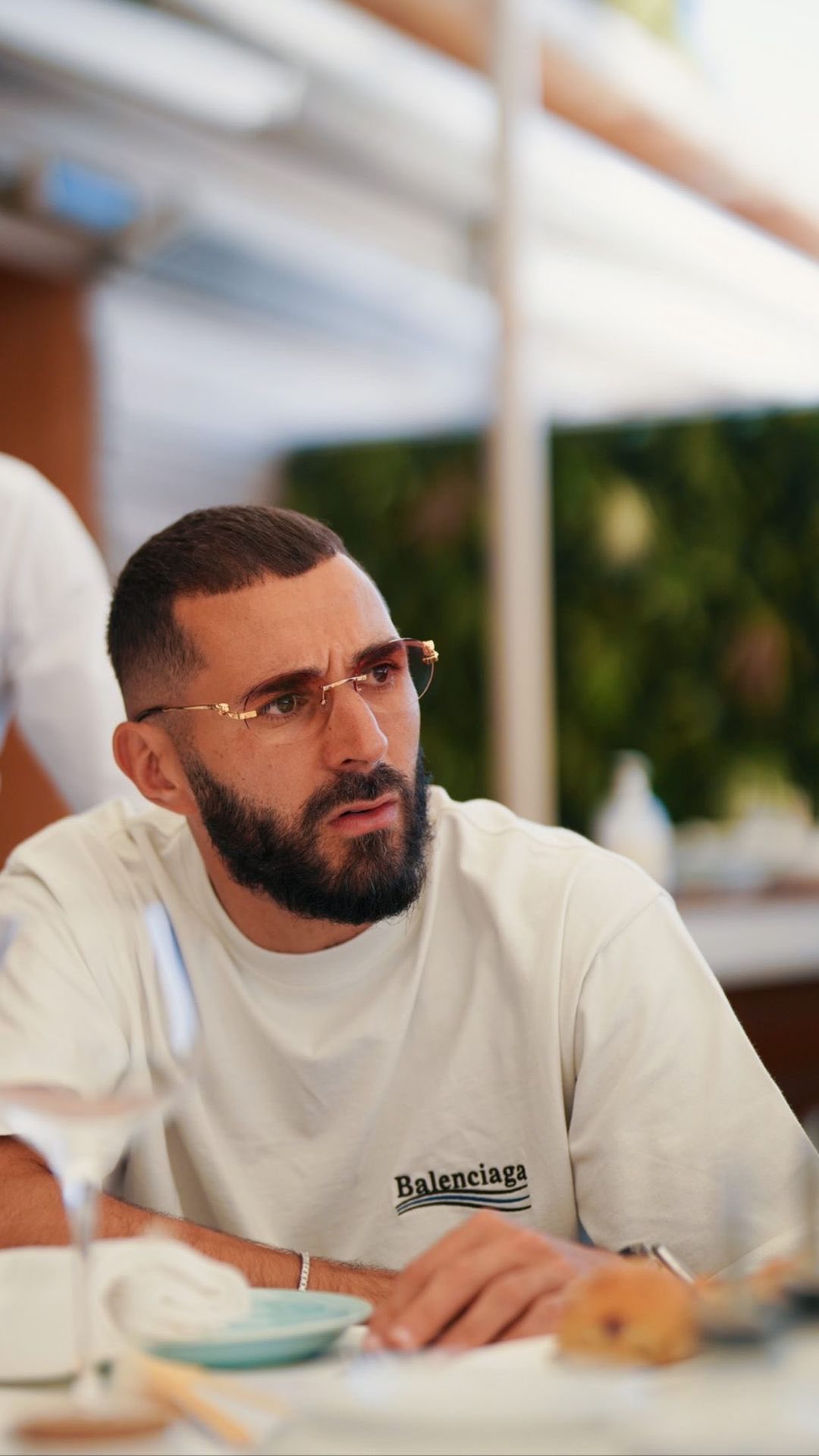 潮男本泽马的穿搭和拍照技术都值得球迷学习让我们