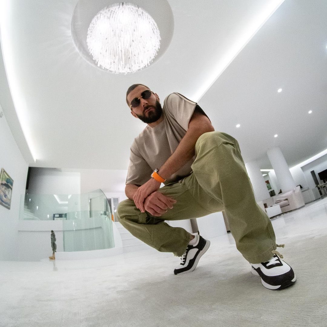 潮男本泽马的穿搭和拍照技术都值得球迷学习让我们