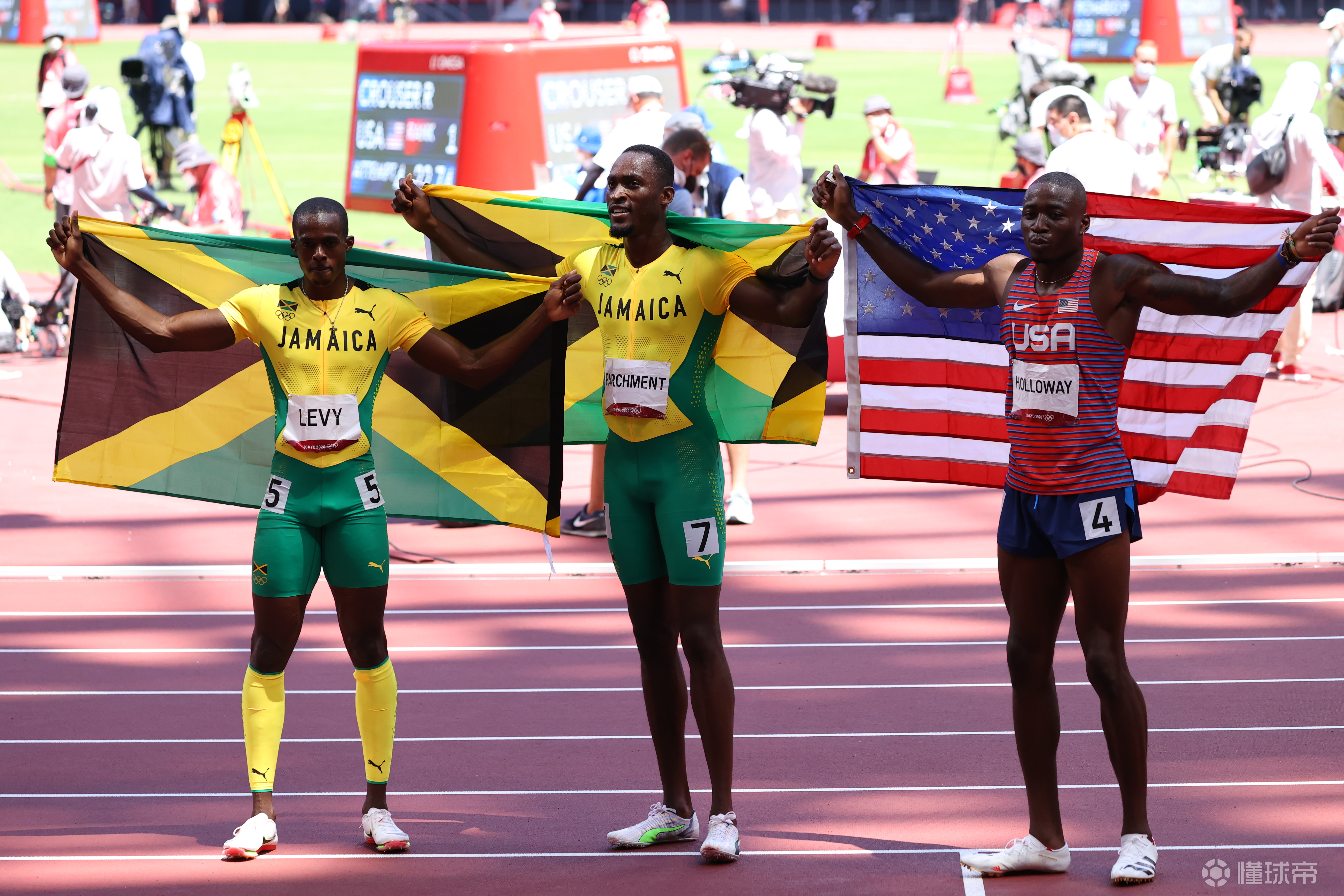 奥运男子110米栏决赛牙买加选手帕奇蒙特逆转美国选手夺冠