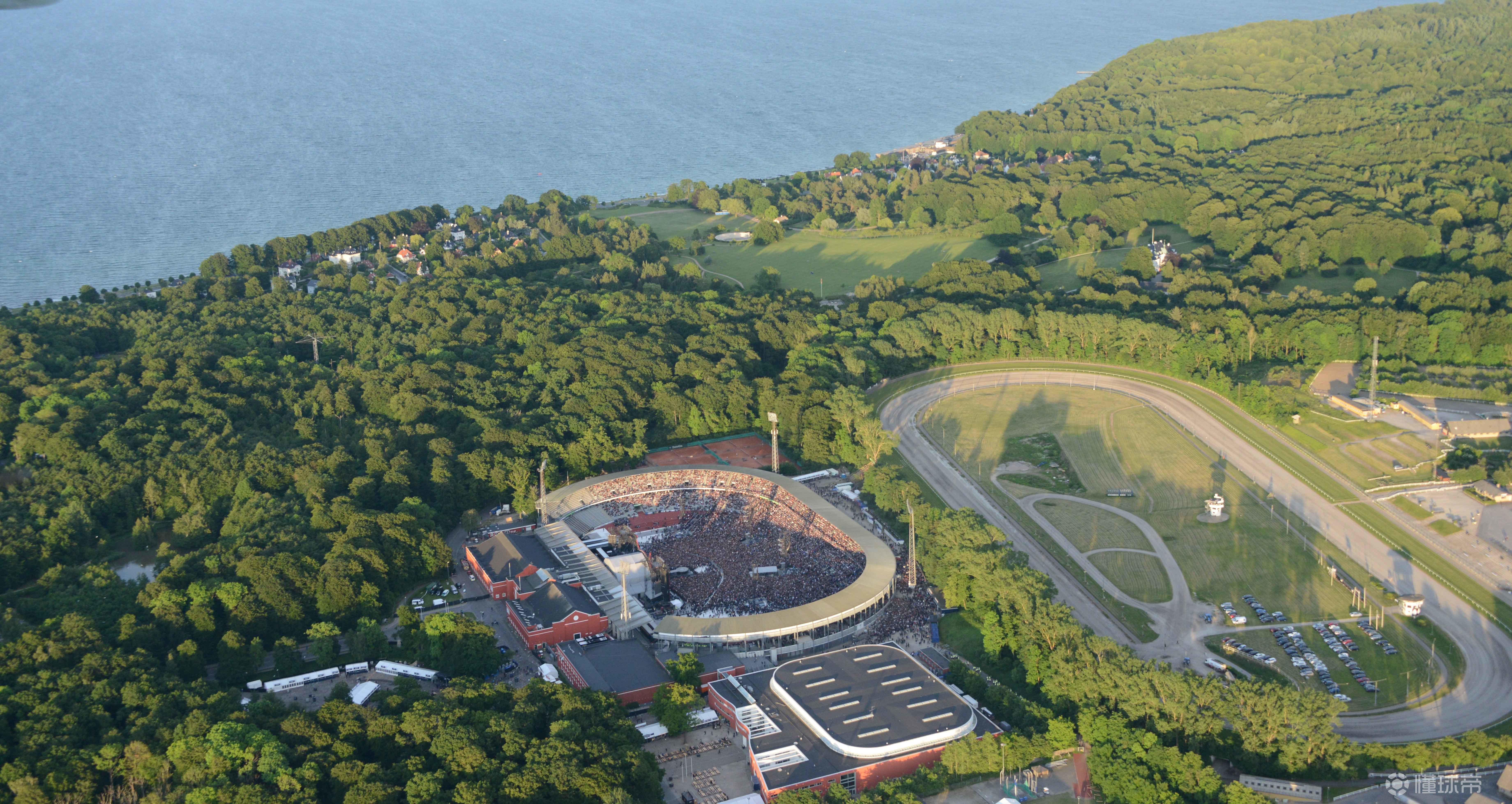 奥胡斯体育场(谷神星公园球场),是丹麦超球队奥胡.