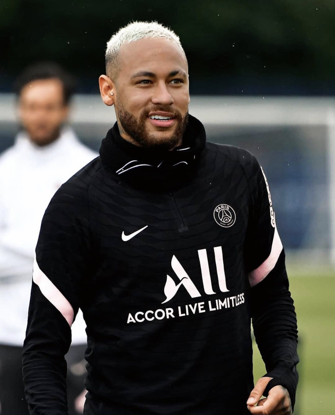 吐槽个球丨分享一组今日内马尔训练照