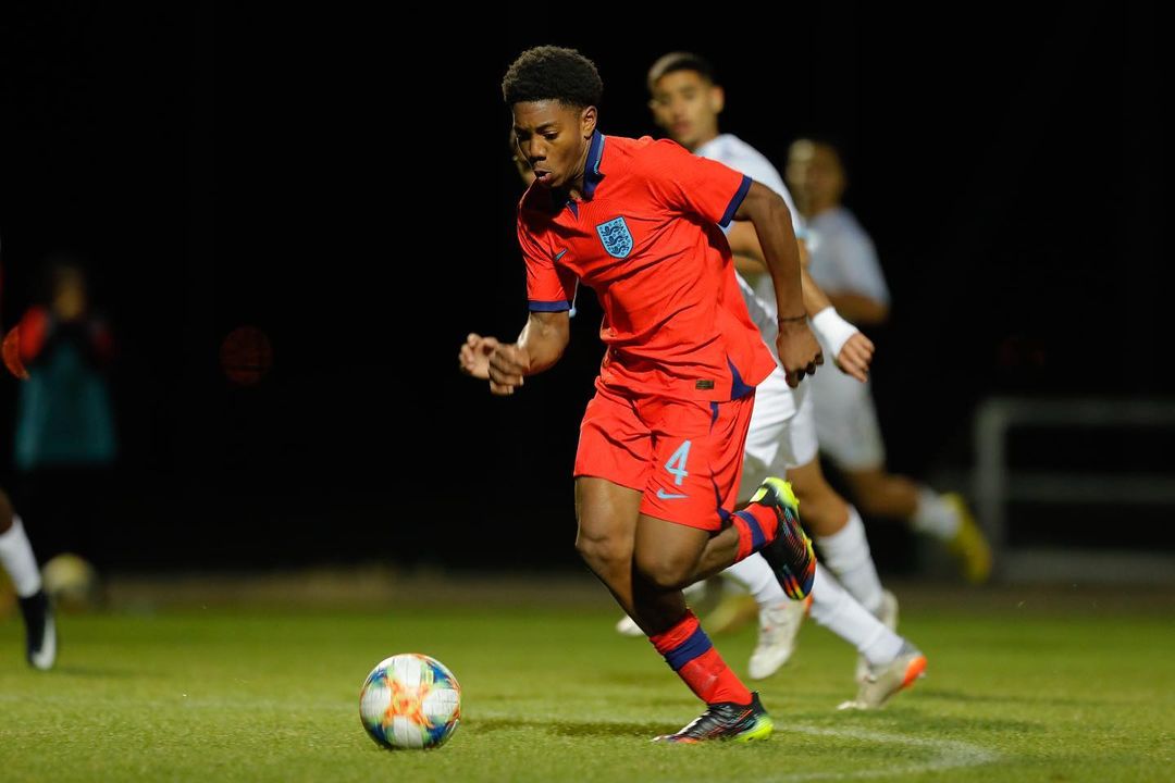 球探报告阿森纳06级中场刘易斯斯凯利模板穆萨登贝莱