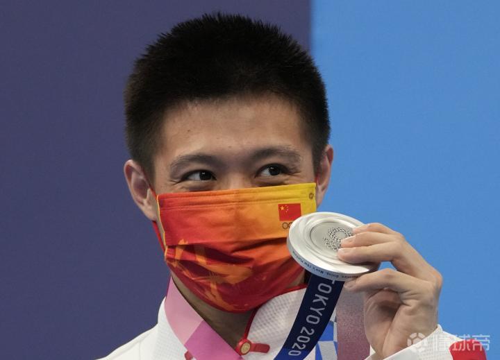 杨健每个选手都有自己的冠军梦最后一跳前听沉默是金