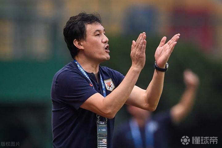 如何评价郝伟前14轮的执教第一之前带女足和国