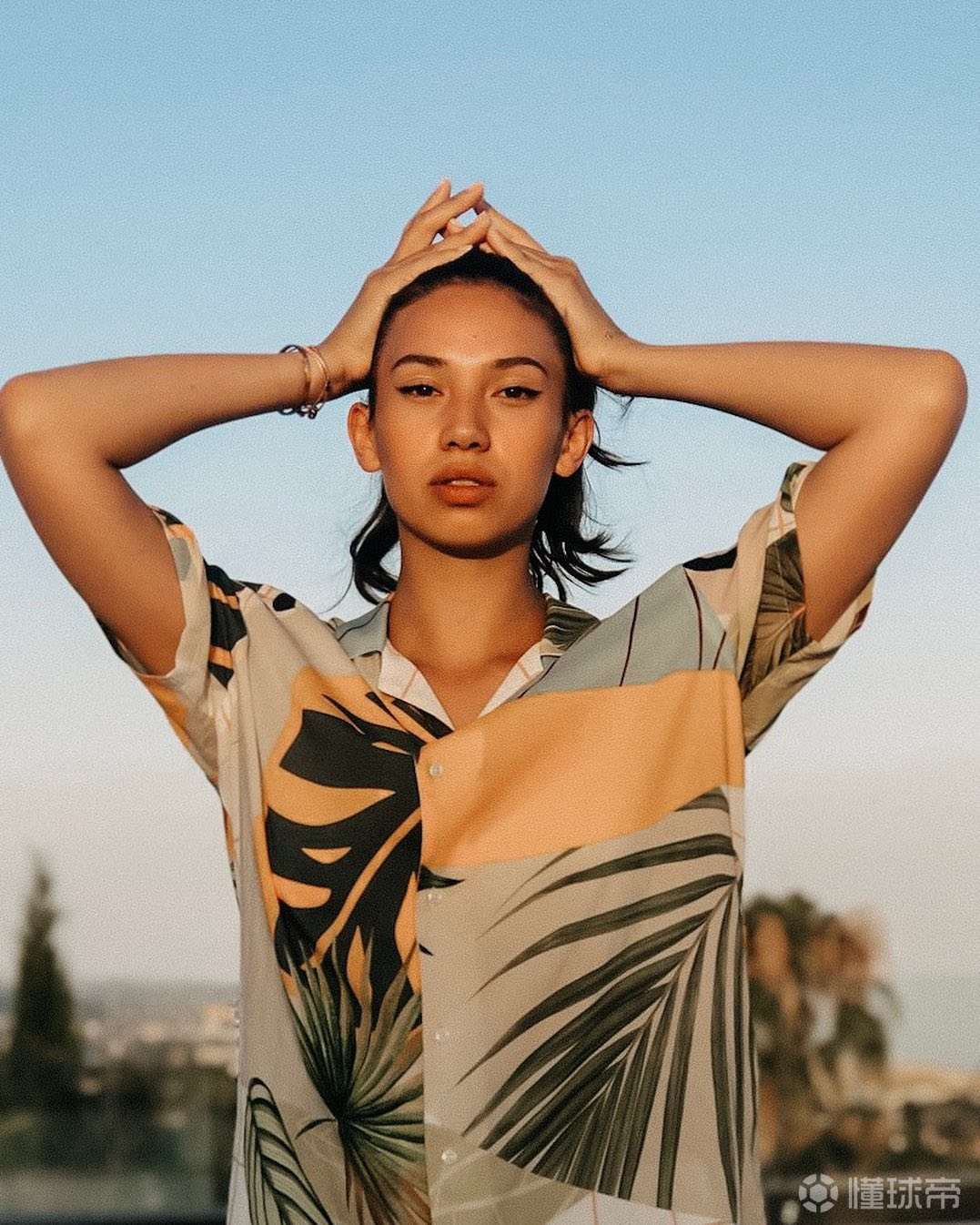 皇马球星阿拉巴和女友卡娅