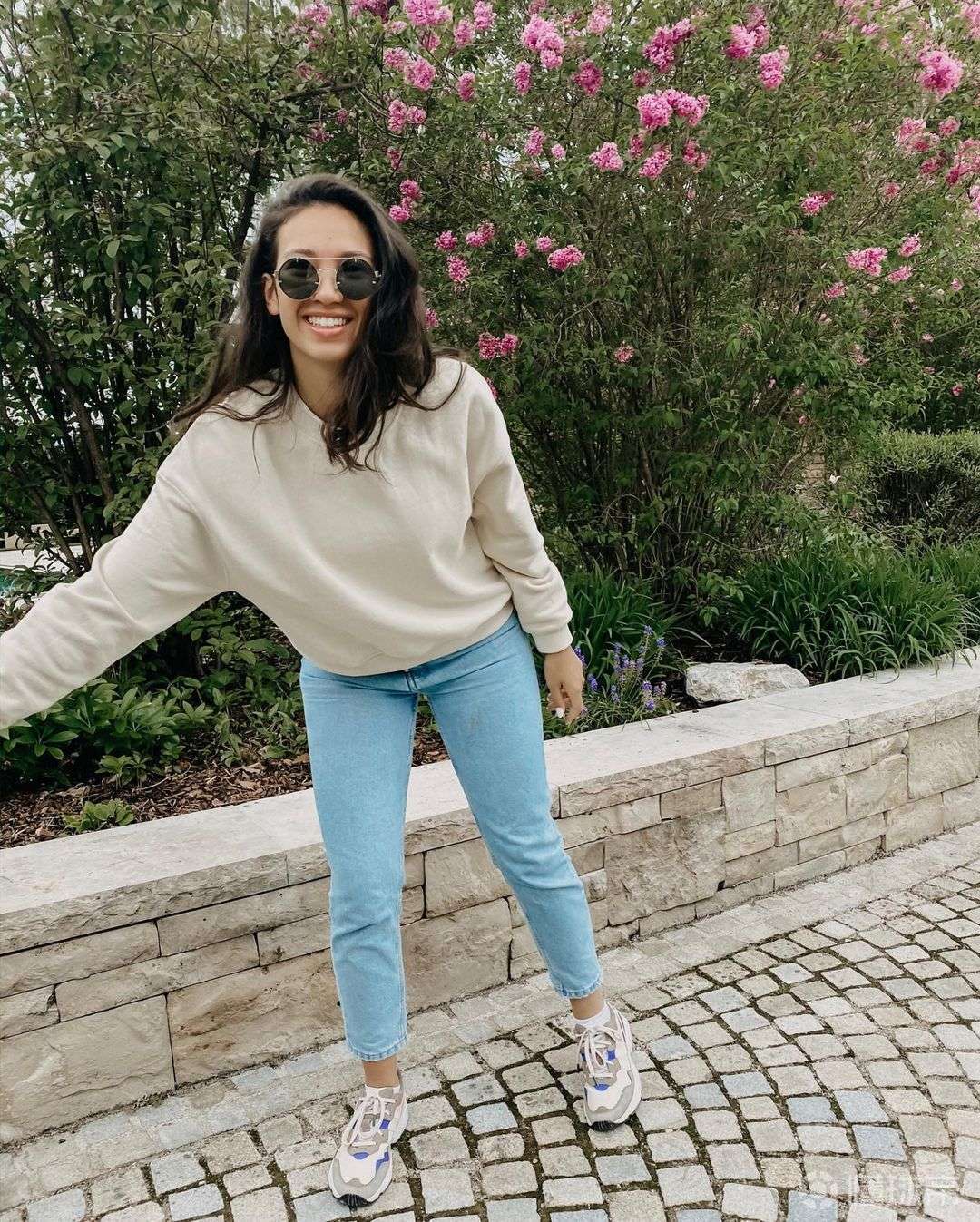 皇马球星阿拉巴和女友卡娅