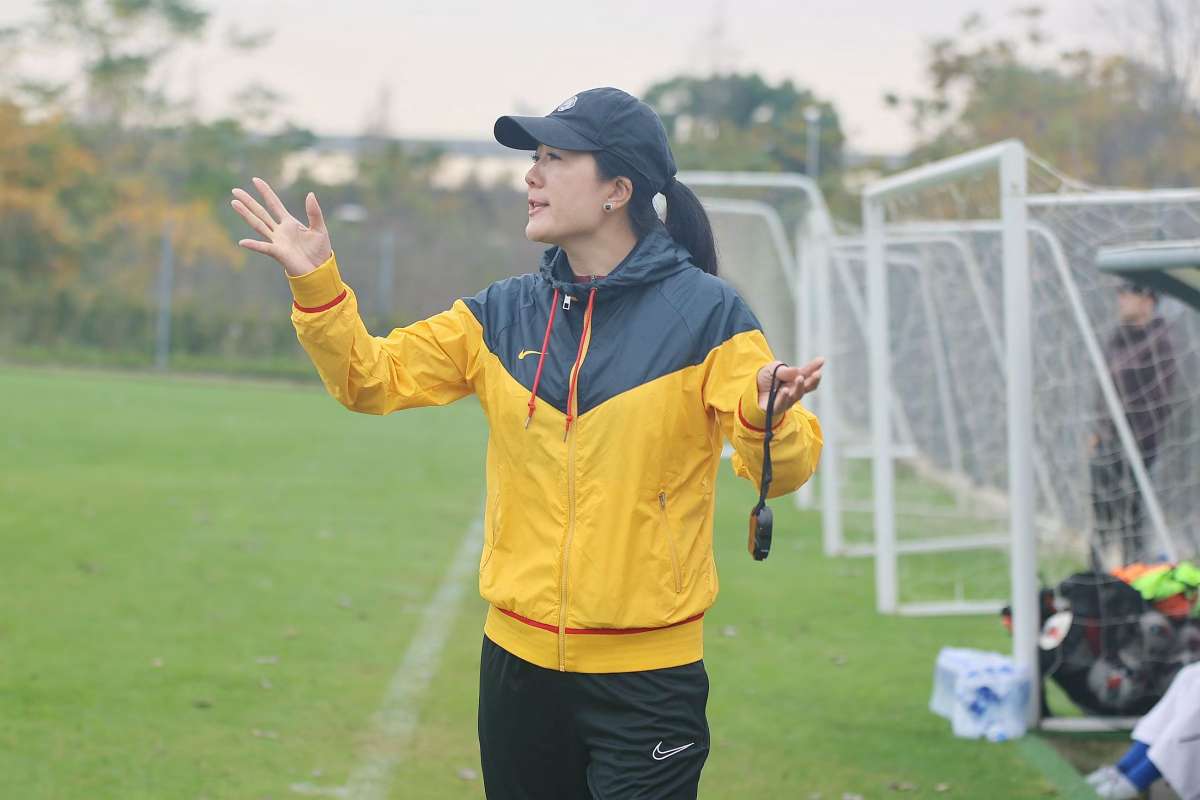 上海大学女足高水平球队主帅～前女足国脚浦玮的风采