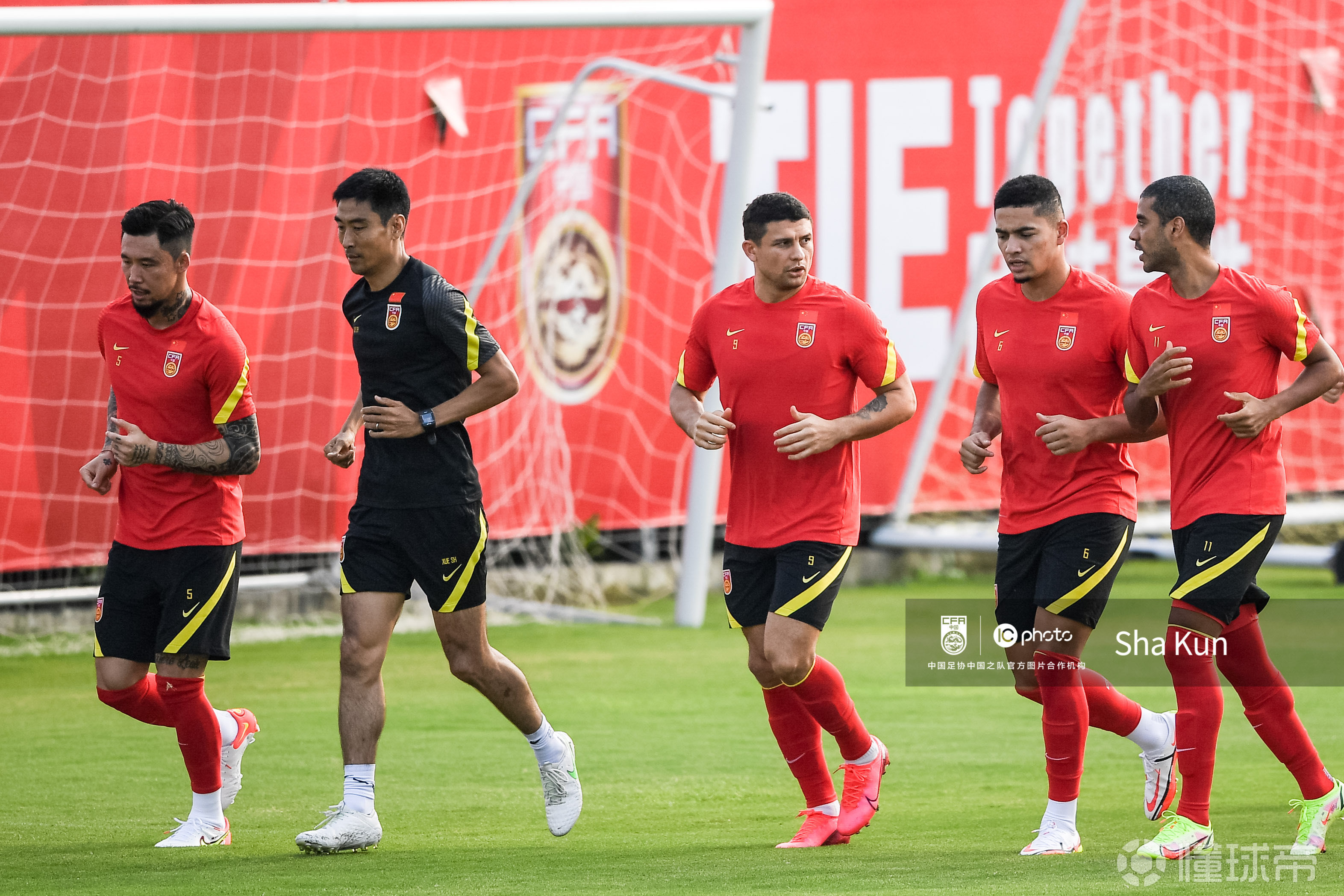国足公开训练第一日 广州队8大国脚训练图集