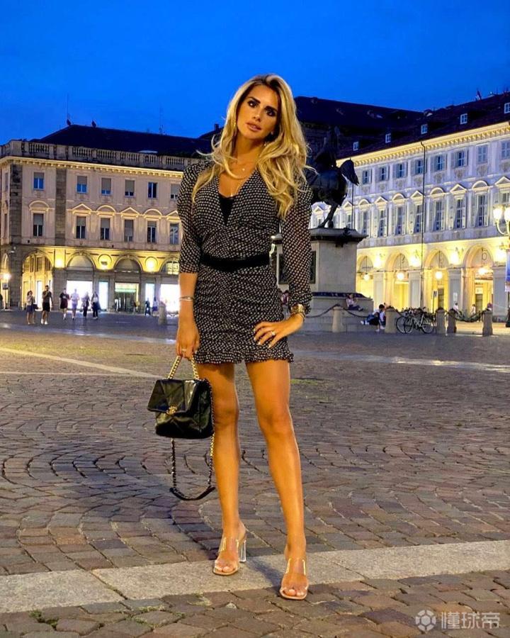 尤文图斯后卫鲁加尼和女友米凯拉-佩尔西科,米凯拉.