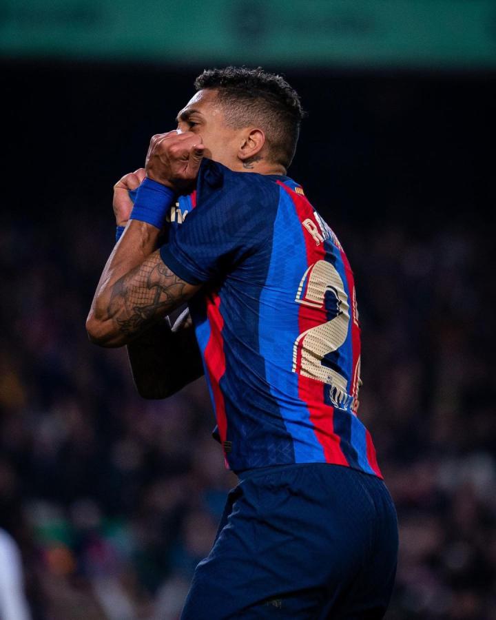 拉菲尼亚,超越自我,成为2023巴萨最炙手可热球...|巴塞罗那|拉菲尼亚|