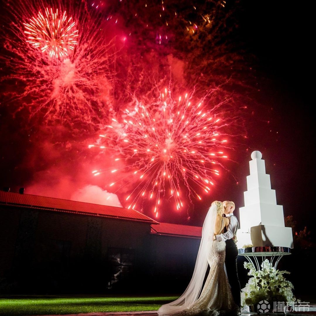 "去年8月,津琴科与vlada shcheglova走进了婚姻的殿堂.