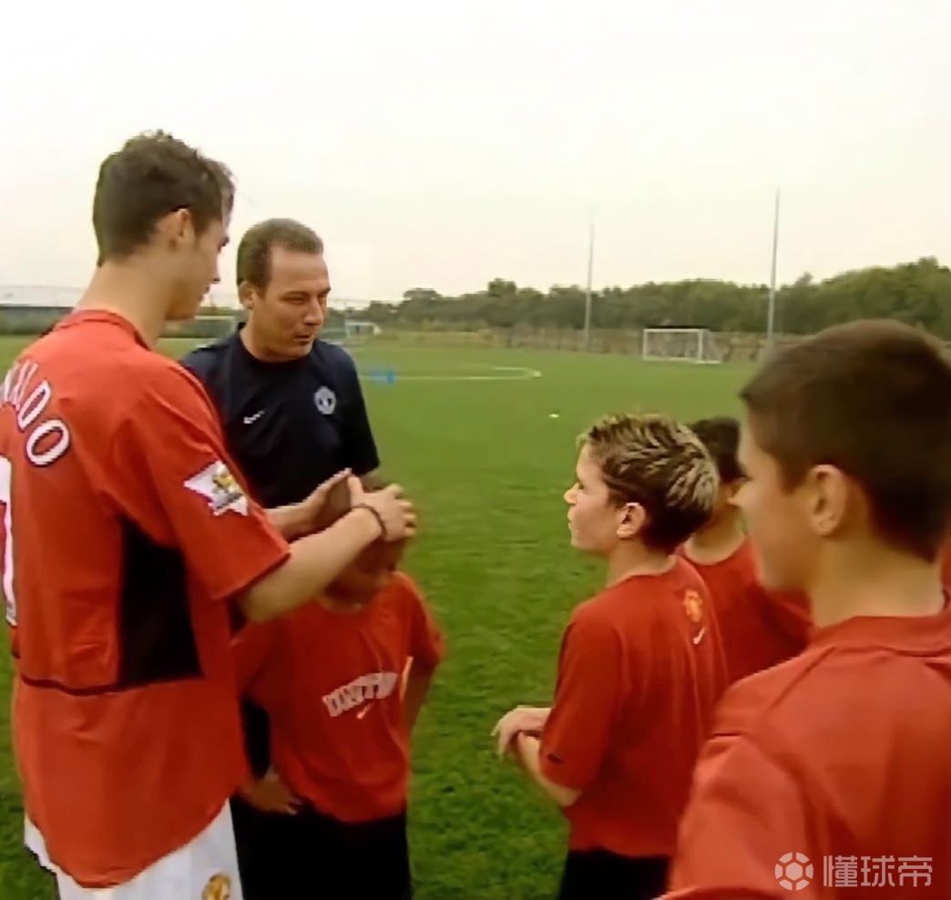 又可以学习足球技术了,林加德晒名场面欢迎c罗回归曼联