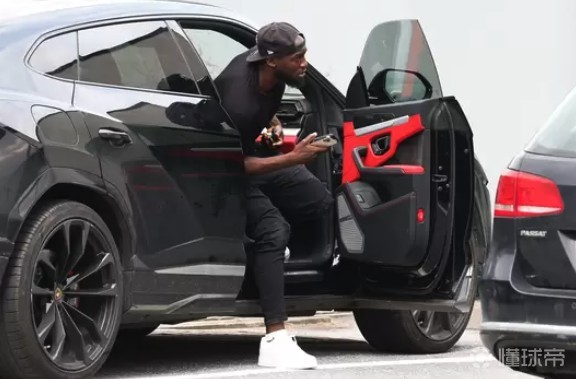 卢卡库开兰博基尼前往机场乘坐俱乐部老板的专机飞往罗马