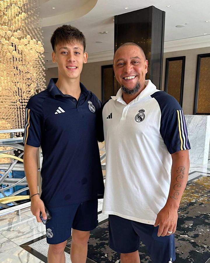 皇马名宿卡洛斯晒与居莱尔合照:欢迎来到世界最佳俱乐部|皇家马德里