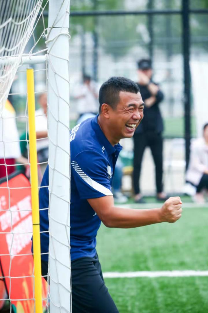 办训练营传授任意球绝活徐亮对孩子踢球有帮助都支持