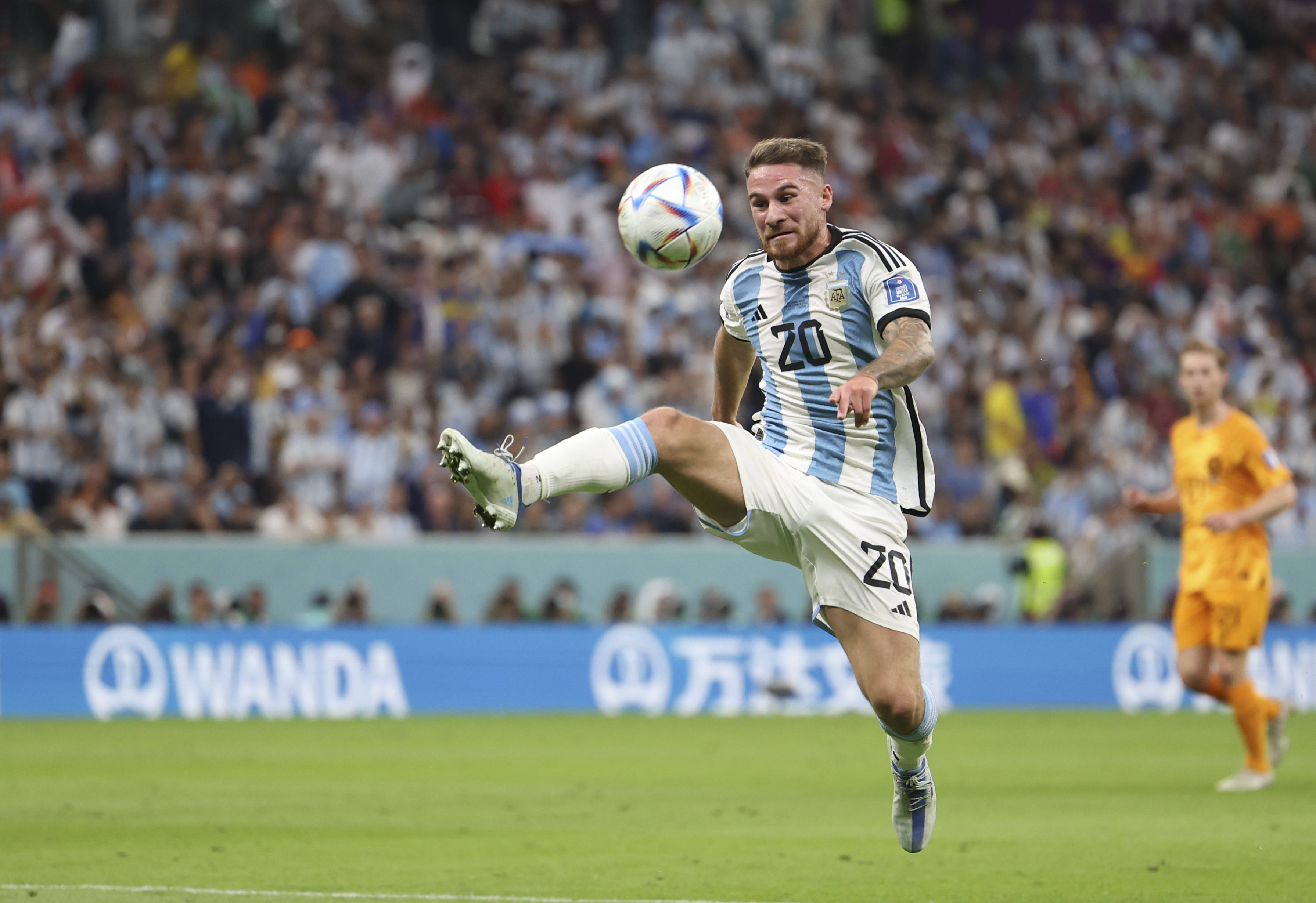 关键球员表现成胜负手 埃因霍温核心中场与海伦芬门将正面对决