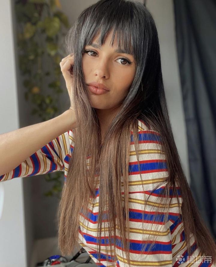 丨足球动态丨伊斯科女友萨拉-萨拉莫更新社交媒体,.