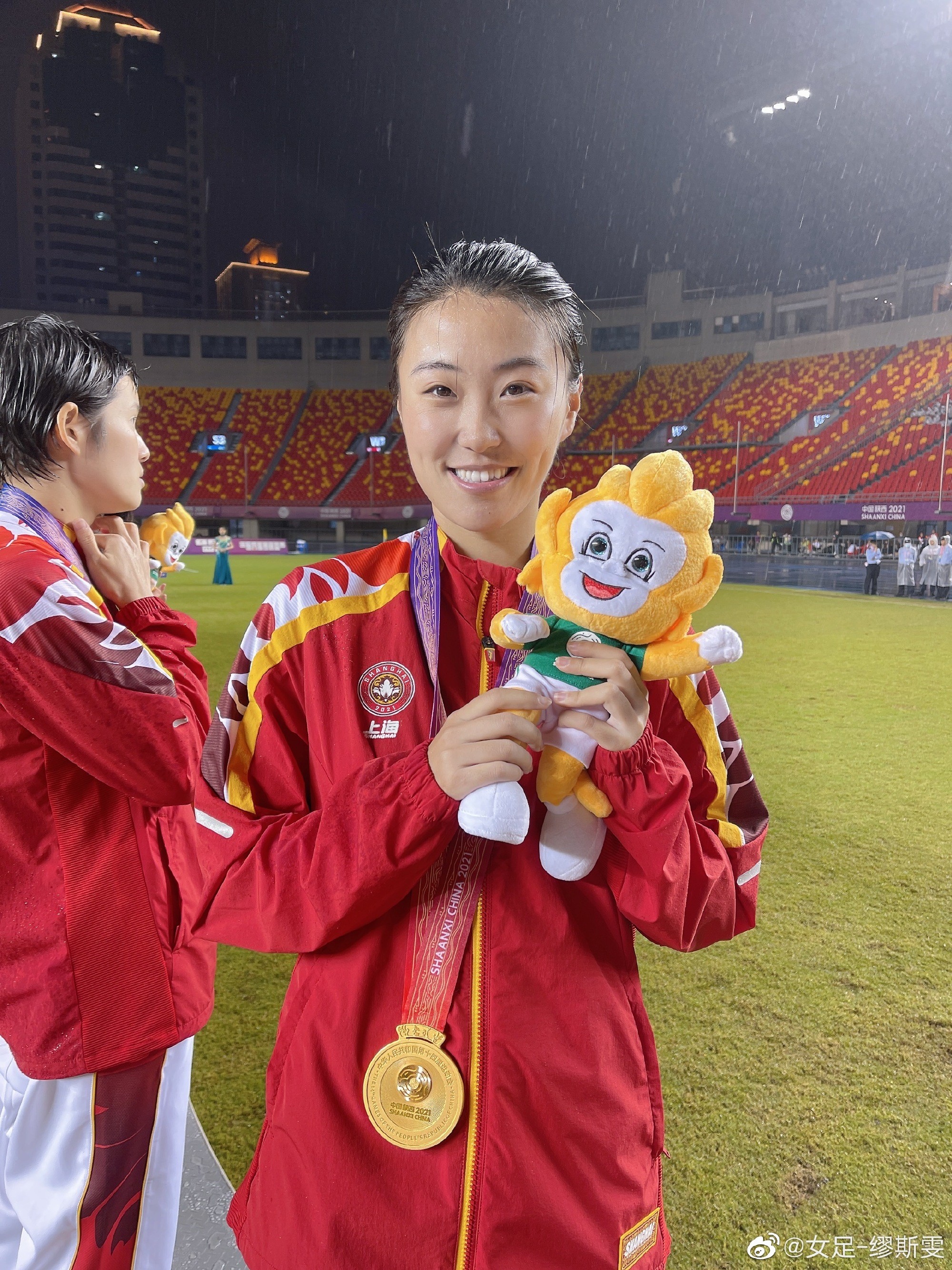 缪斯雯写道:"回想伤愈复出的这大半年,上海队,国