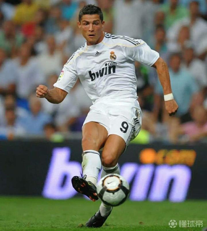 c罗在皇马曾经穿过的9号战袍让人熟悉又陌生
