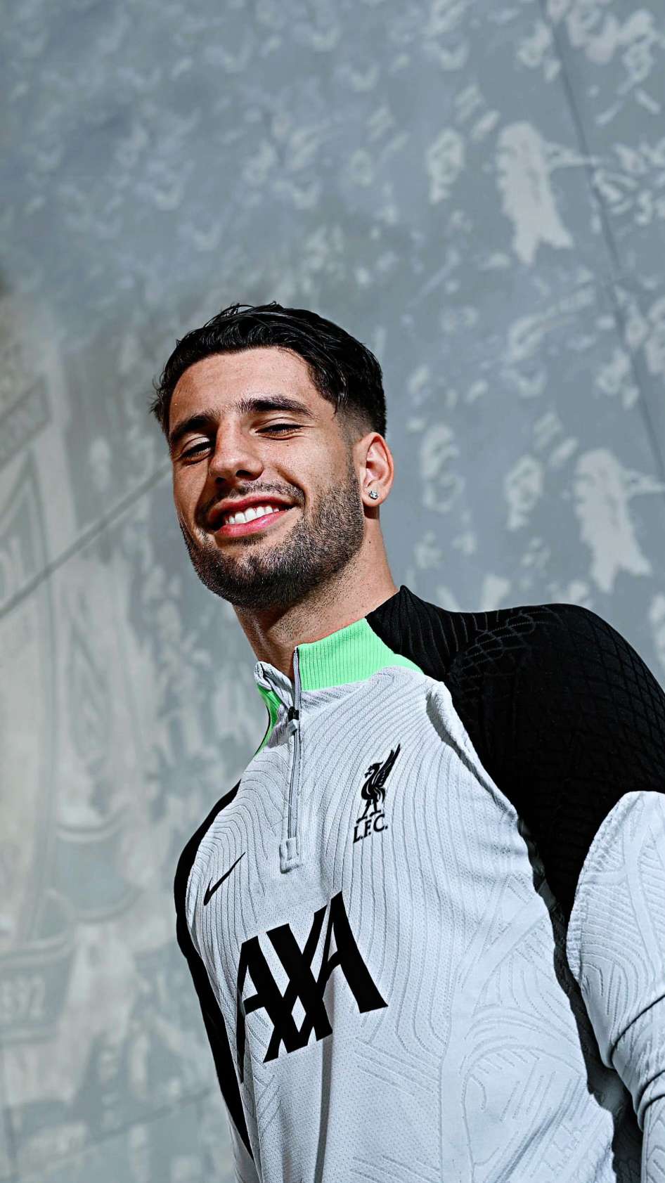 壁纸图集利物浦签下了一位超级帅哥索博斯洛伊