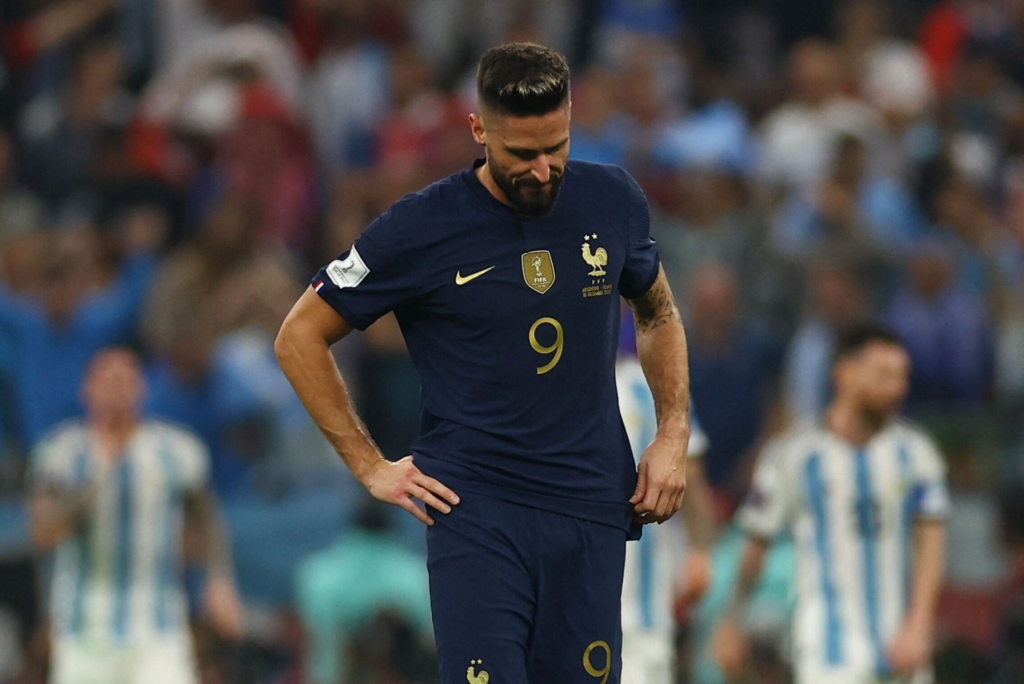 泰晤士报:吉鲁在曼联关注范围内,但他会考虑米兰的续约合同