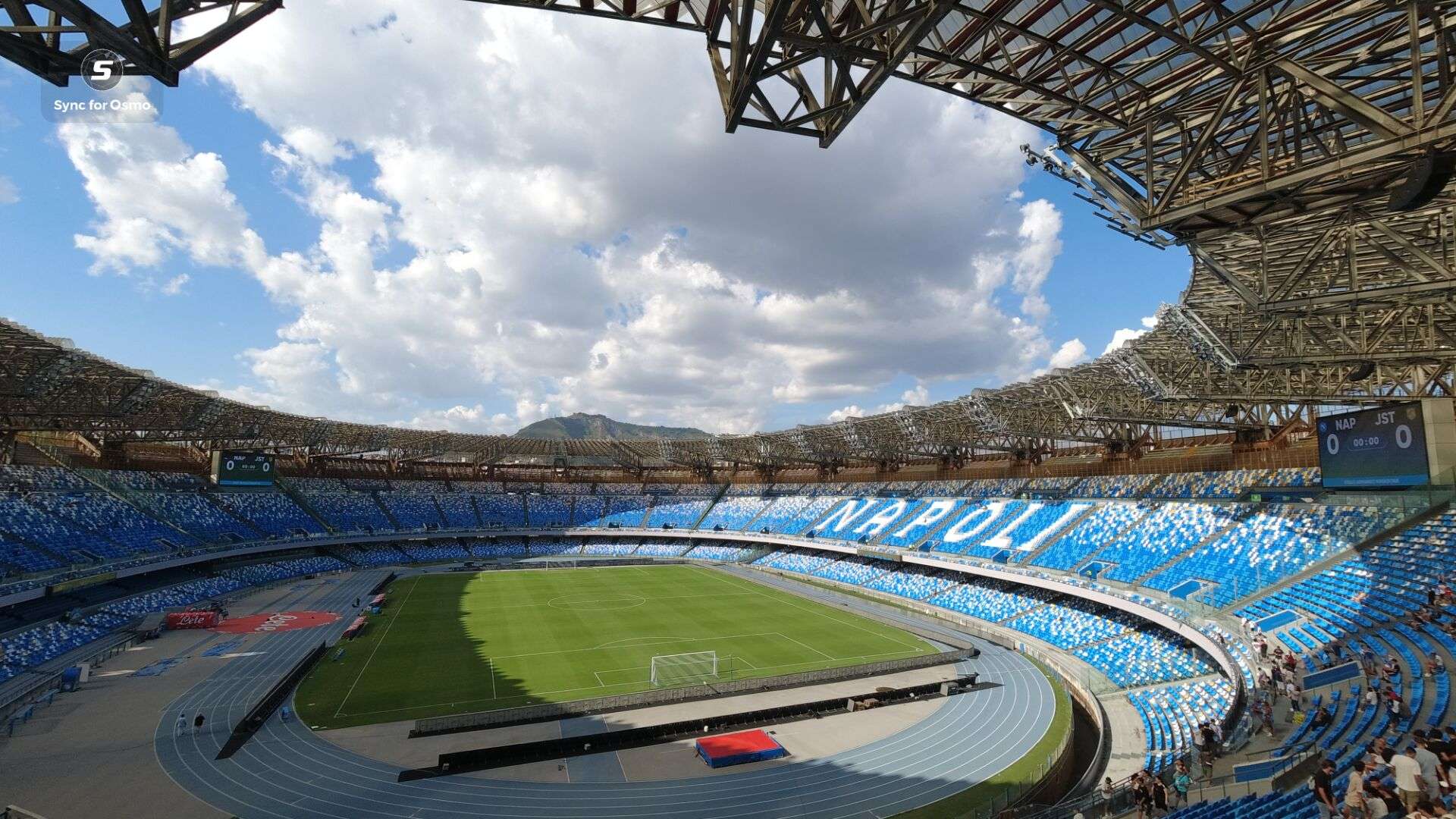 那不勒斯主场-马拉多纳大球场,虽然是旧体育场,但.