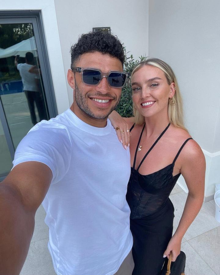 未婚妻Perrie Edwards晒照，祝张伯伦30岁生日快乐
