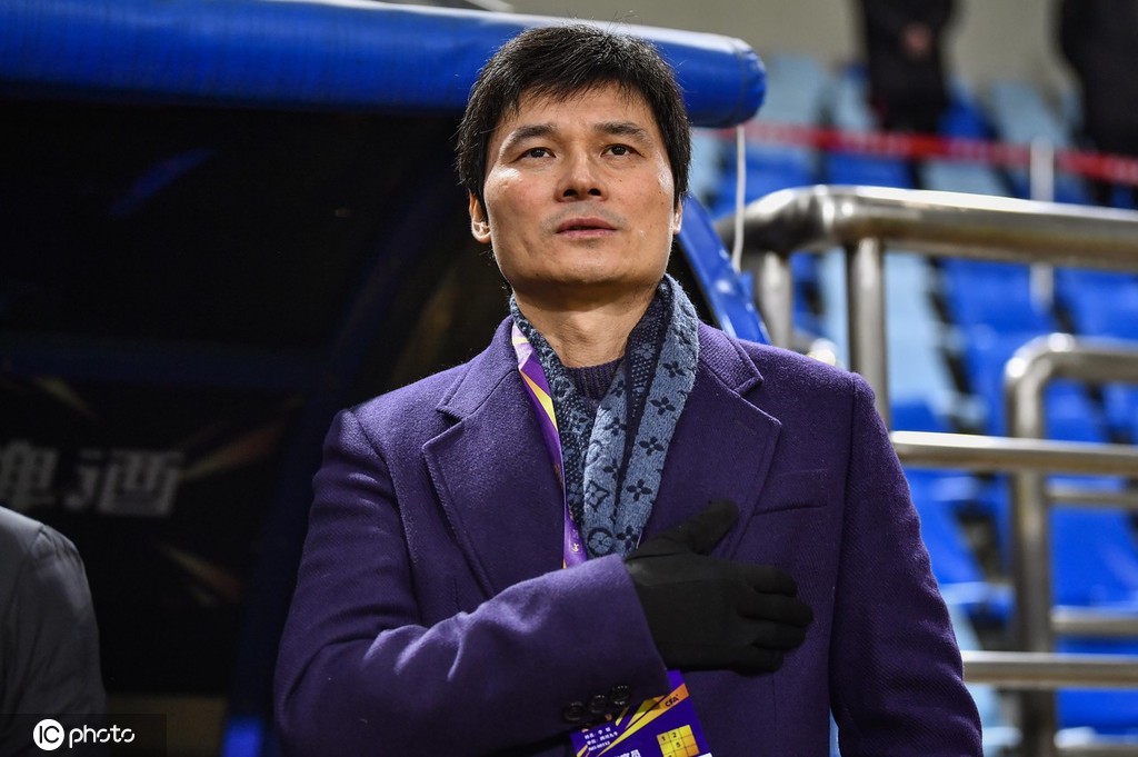 李毅专访做网红会很自由但我更想给中国足球奉献温暖