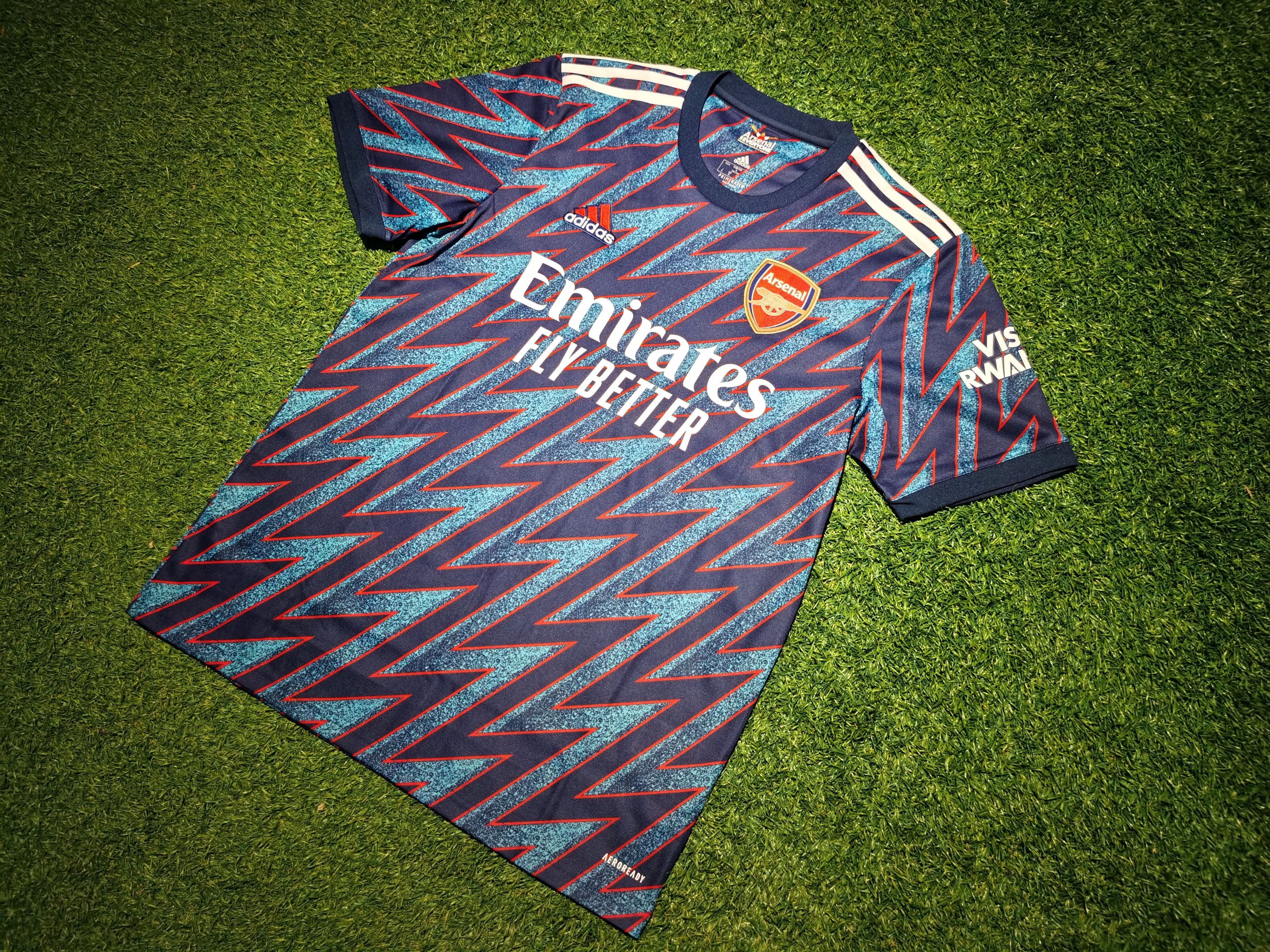 雷霆万钧不可阻挡阿森纳2122赛季第二客场球衣